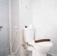 Toilet Kamar 5 Best Studio Apartment at Taman Melati Surabaya By Travelio