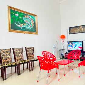 Lobby 5 JEJU GUEST HOUSE Rumah 112m2 Dengan 3 kamar Tidur, Indomaret Alamanda Hotels