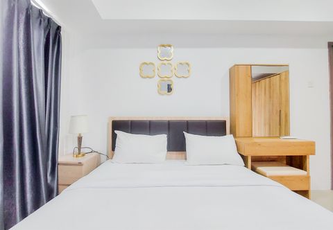 ห้องนอน Spacious and Comfort 2BR at Tamansari Bintaro Mansion Apartment By Travelio