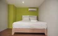 Kamar Tidur 3 Comfortable and Homey Studio at D'Loft Apartment By Travelio