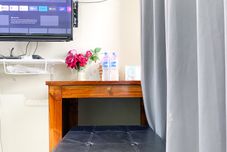 大堂 Homey and Good Studio at LRT City Jatibening Apartment By Travelio