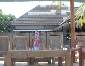 Bên ngoài 2 Rahayu Homestay 