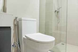 In-room Bathroom 4 Well Furnished Studio Room Apartment at Daan Mogot City By Travelio