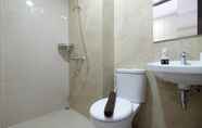In-room Bathroom 5 Simple Look Studio Apartment at Transpark Cibubur By Travelio