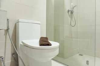 Toilet Kamar 4 Good Choice Studio Apartment at Daan Mogot City By Travelio