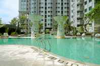 Kolam Renang Homey and Comfy 1BR at Sky Terrace Apartment By Travelio