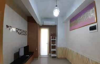Sảnh chờ 2 Warm and Homey 1BR at Student Castle Yogyakarta Apartment By Travelio