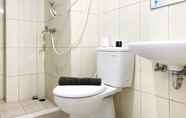 Toilet Kamar 5 Restful and Best Choice 2BR Springlake Summarecon Bekasi Apartment By Travelio
