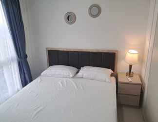 Phòng ngủ 2 Enjoy Living and Comfort 1BR Tamansari Bintaro Mansion Apartment By Travelio