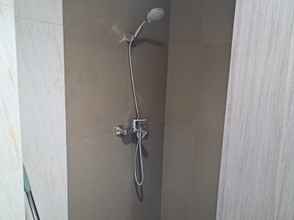 In-room Bathroom 4 Homey and Modern Look Studio Tamansari Bintaro Mansion Apartment By Travelio