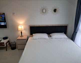 Bilik Tidur 2 Homey and Best Deal Studio Tamansari Bintaro Mansion Apartment By Travelio
