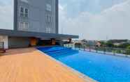 สระว่ายน้ำ 7 Comfy and Stunning Studio Tamansari Bintaro Mansion Apartment By Travelio	