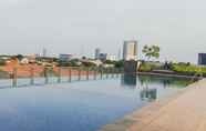 สระว่ายน้ำ 6 Studio Pleasurable Tamansari Bintaro Mansion Apartment By Travelio	