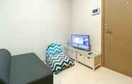 Ruang untuk Umum 4 Modern Look and Comfort 1BR Gold Coast Apartment By Travelio