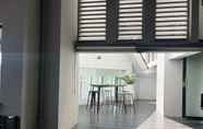 Lobi 6 Homey No Kitchen Studio at Grand Darmo Suite Apartment By Travelio