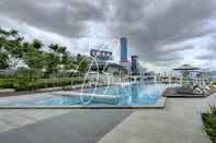 Swimming Pool One Cochrane Premier Suites by BlueBanana