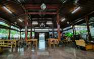 Bar, Cafe and Lounge 6 Sobo Joglo Jawi Guesthouse by Cocotel