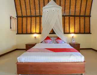 Bedroom 2 OYO 93617 Hotel Lanang