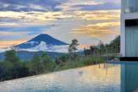 Swimming Pool Villa Putih Gedongsongo