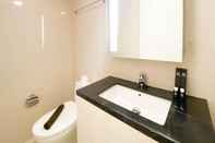 In-room Bathroom Minimalist and Comfy Studio at Marquis de Lafayette Apartment By Travelio