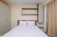 Kamar Tidur Warm and Comfortable 2BR at Tifolia Apartment By Travelio