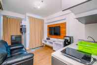 Ruang Umum Warm and Comfortable 2BR at Tifolia Apartment By Travelio