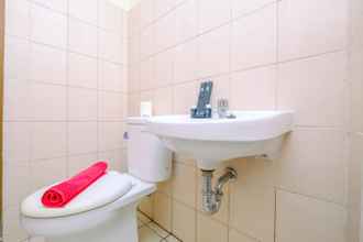 In-room Bathroom 4 Warm and Comfortable 2BR at Tifolia Apartment By Travelio