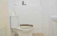 Toilet Kamar 2 Simply and Cozy 1BR at Kebagusan City Apartment By Travelio