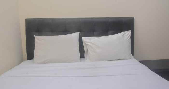 Kamar Tidur Simply and Cozy 1BR at Kebagusan City Apartment By Travelio