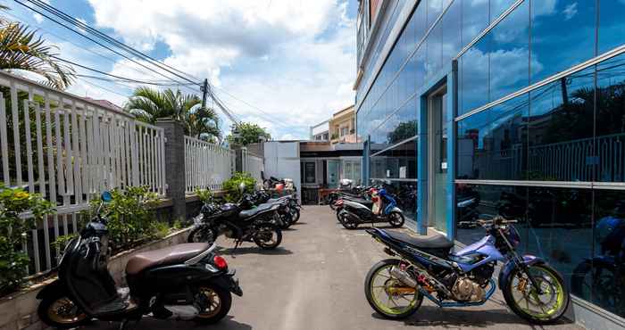 Exterior Dpaseban Jakarta Mitra RedDoorz