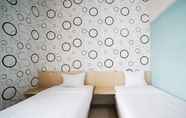 Bilik Tidur 7 Cozy and Clean Studio The Square Apartment By Travelio