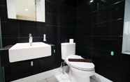 In-room Bathroom 4 Cozy and Clean Studio The Square Apartment By Travelio