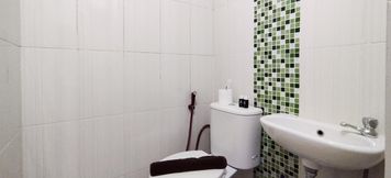 In-room Bathroom 5 Nice and Strategic Studio at Tamansari Panoramic By Travelio