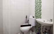In-room Bathroom 5 Nice and Strategic Studio at Tamansari Panoramic By Travelio