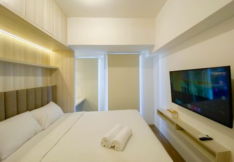 Bedroom Simply Look and Minimalist Studio Tokyo Riverside PIK 2 Apartment By Travelio