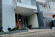 Lobby Villa Ravindra Batu