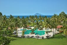 外部的 Manado Tateli Resort and Convention
