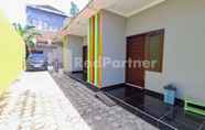 Exterior 3 Vins Homestay Kroya Mitra RedDoorz