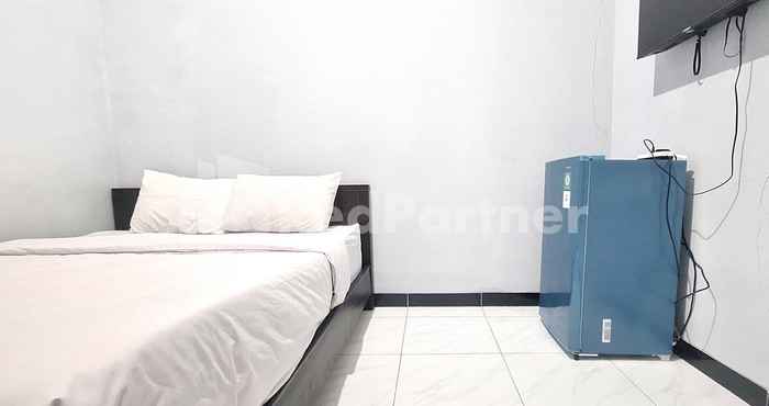 Bedroom Vins Homestay Kroya Mitra RedDoorz