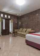 BEDROOM RedDoorz Plus @ Ampera Raya