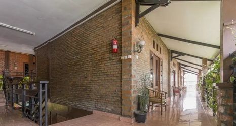 로비 2 RedDoorz Plus @ Ampera Raya