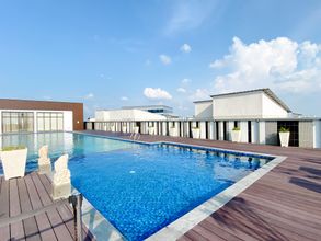 泳池 4 Homey and Spacious Studio at Cleon Park Apartment By Travelio