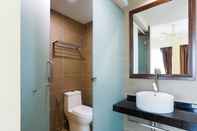 Toilet Kamar OYO 89849 Sekin Hotel And Resort