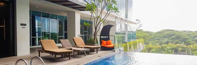 Lobi Comfort and Strategic 2BR at Brooklyn Alam Sutera Apartment By Travelio