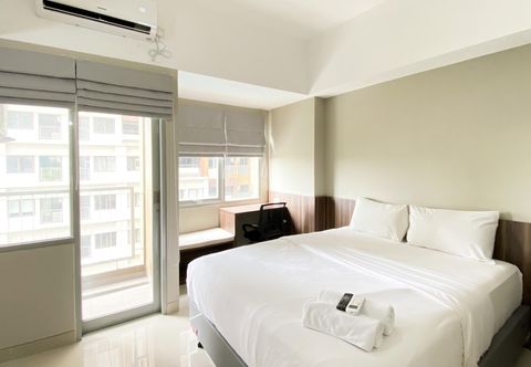 Khác Tidy and Modern Look Studio LRT City Jatibening Apartment By Travelio