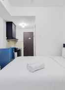 BEDROOM Fancy and Nice Studio Apartment at Serpong Garden By Travelio