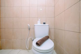 客房浴室 4 Cozy and Good Location Studio Margonda Residence 2 Apartment By Travelio