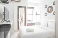 Kamar Tidur Elegant and Nice Studio at Transpark Cibubur Apartment By Travelio