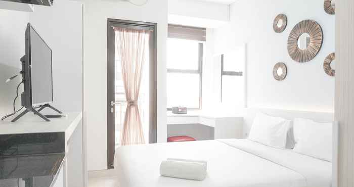 Bilik Tidur Elegant and Nice Studio at Transpark Cibubur Apartment By Travelio