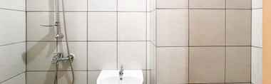 In-room Bathroom 3 Best Price Studio (No Kitchen) Apartment Bandaraya - Tallasa City Makassar By Travelio